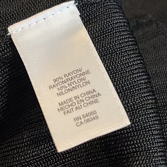 JONES NEW YORK (petite) Stretchy Knit Short Sleeve Top Black-PM - Picture 4 of 4